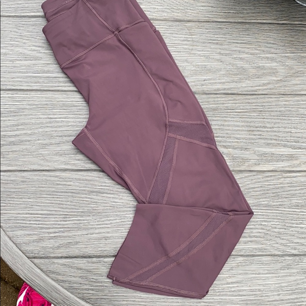 LULULEMON cropped high rise legging with mesh